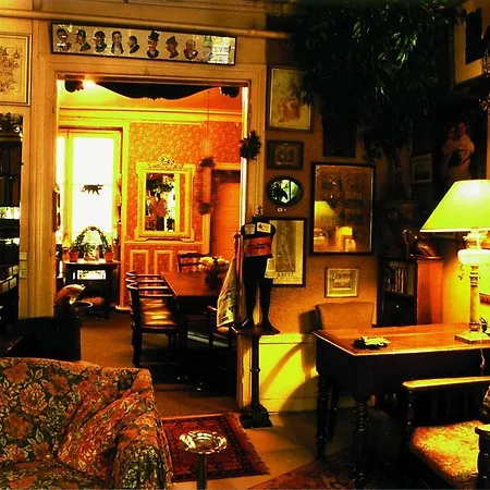 Les Marronniers Guest house Paris