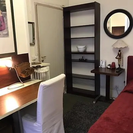 Les Marronniers Guest house Paris